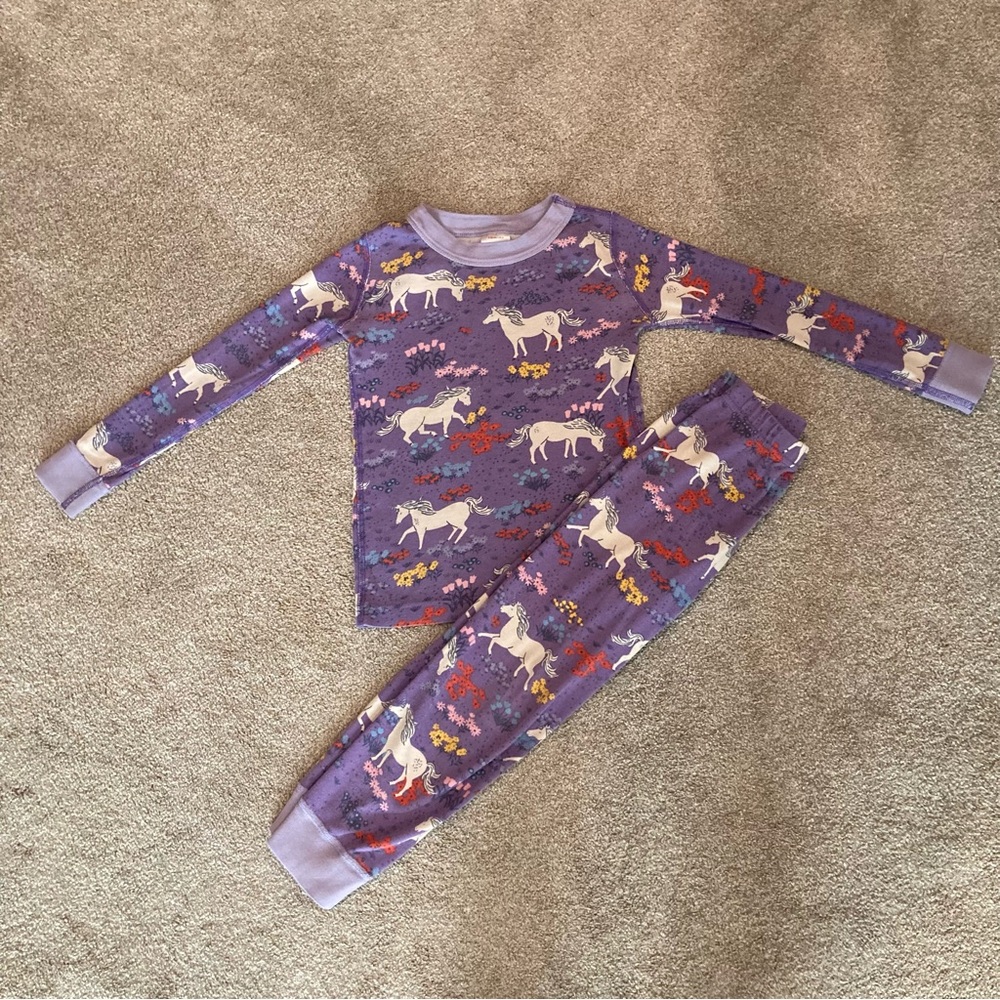 Hanna Andersson size 5 Pajamas, purple, unicorns